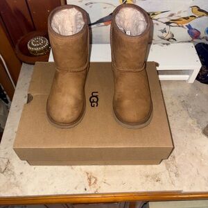 UGG classic Tan Sheepskin Lined Footwear